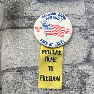 Welcome Home Hostages 1981 Pinback with Yellow Ribbon